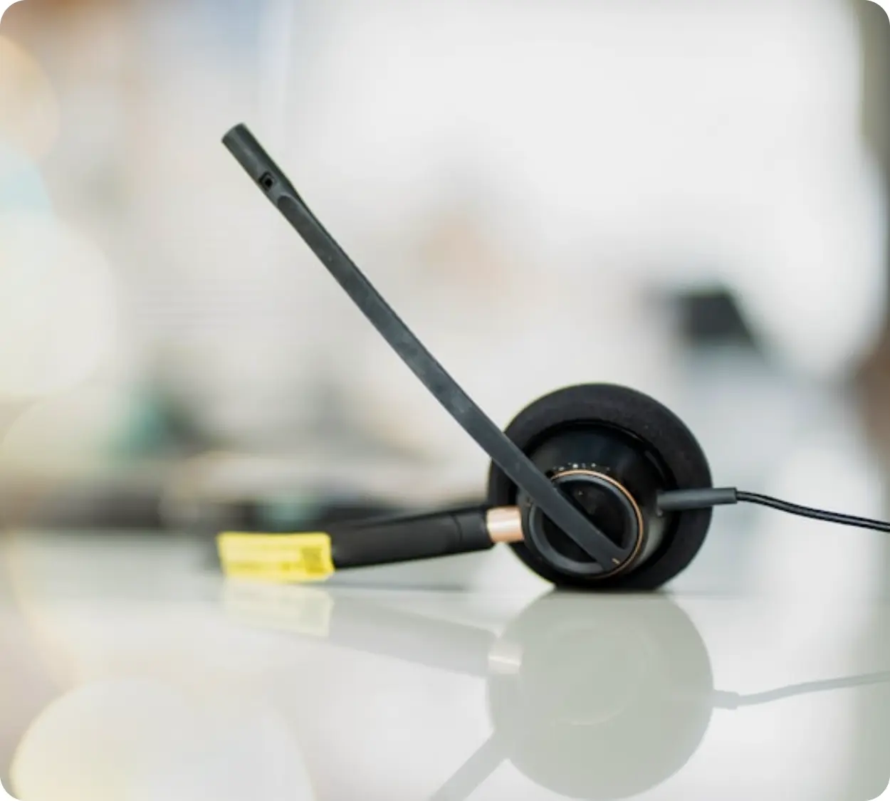 Support headset on a desk